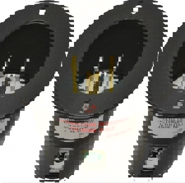 Straight Blade Connector: Industrial, 5-20, 125VAC, Black